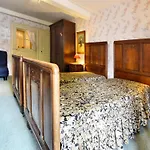 Feriehus Charming Villa, *